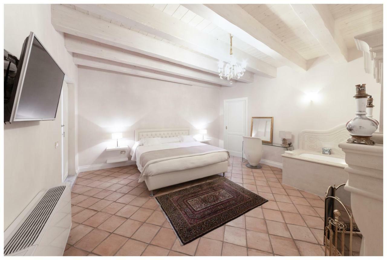 Boutique - Lodge & Suites Crotone Exteriör bild